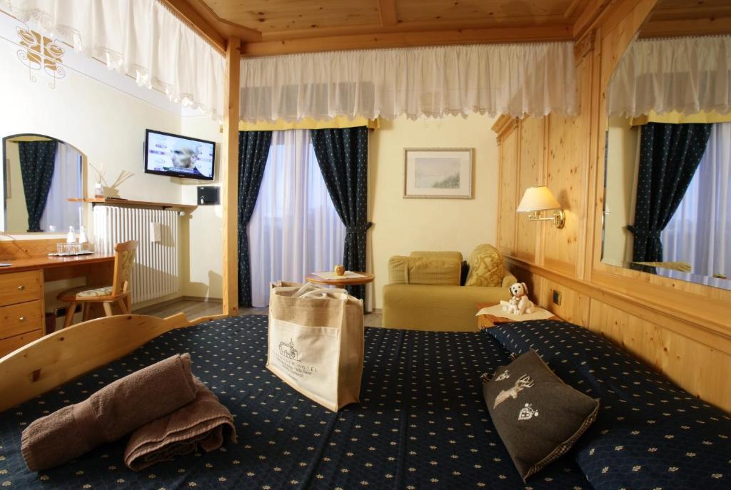 Alexander Hotel Alpine Wellness Dolomites โมลเวโน ภายนอก รูปภาพ